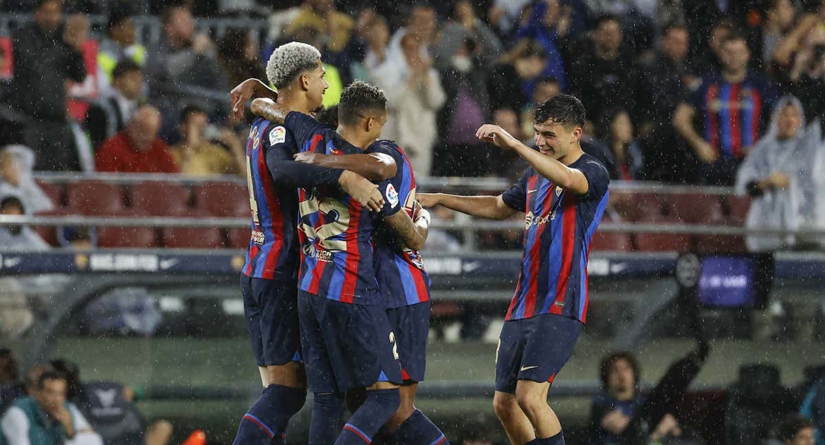 Los jugadores del Barça celebran el triunfo contra el Betis.