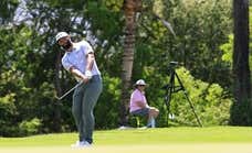 Jon Rahm, al acecho de su quinto título del año con una vuelta de récord