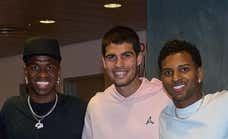 Alcaraz, la foto con Vinicius y el aliento de la grada: «Me cuesta normalizar la 'Carlosmanía'»