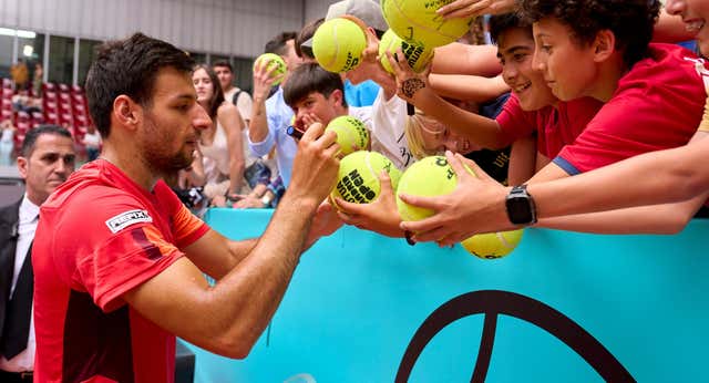 A Bernabé Zapata le robaron la documentación al llegar a Madrid y ahora tiene licencia para soñar contra Tsitsipas