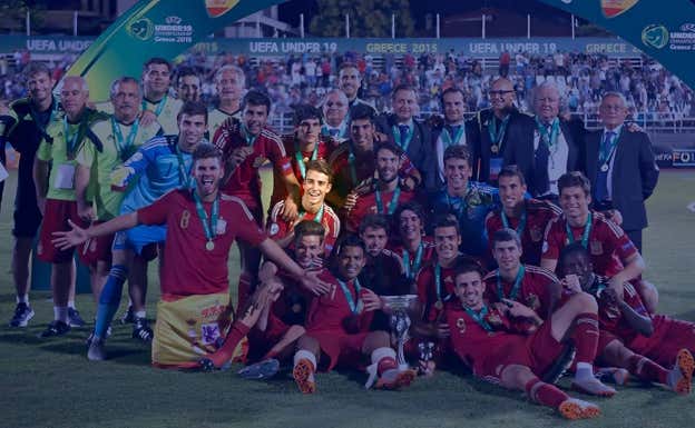 Concha, destacado en la imagen de los campeones de Europa en 2015.  RFEF