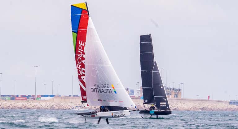 El Groupe Atlantic foilea en Valencia.
