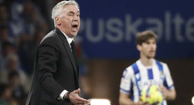 Carlo Ancelotti, molesto por la falta de concentración: «Militao tiene que despertar pronto»