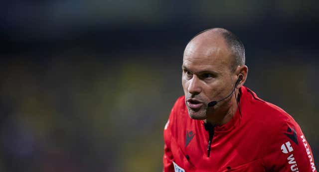 El peor momento arbitral: aires de huelga, pérdida de peso internacional y… renovación