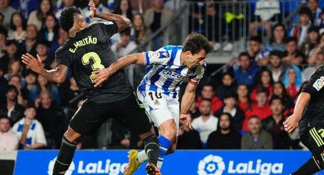 «¿Y esto?» La Real se queja del posible penalti sobre Oyarzabal