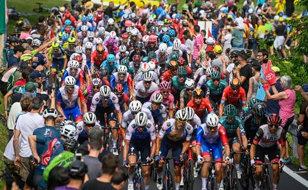 El pelotón del Giro de Italia 2022.  RCS / LA PRESSE