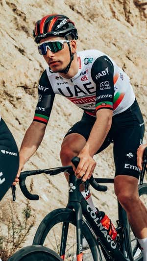 João Almeida durante un entrenamiento con su equipo.  UAE TEAM EMIRATES / PHOTO FIZZA