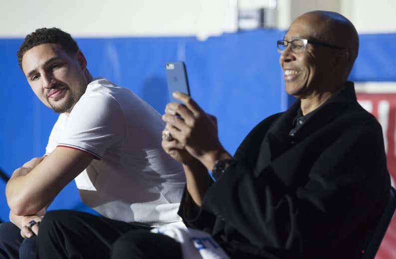 La eliminatoria más familiar para Klay Thompson, un laker desde la cuna