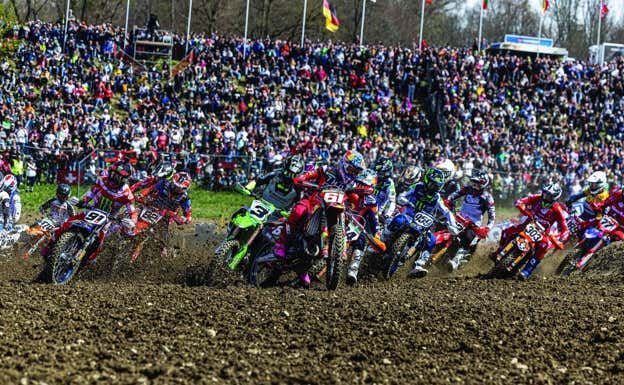 Salida del MXGP de Suiza 2023, con Jorge Prado (61) a la cabeza.  GasGas
