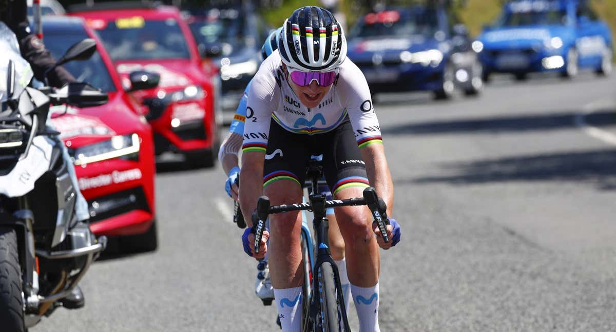 Annemiek van Vleuten, durante su ofensiva en Cantabria. /UNIPUBLIC / SPRINT CYCLING