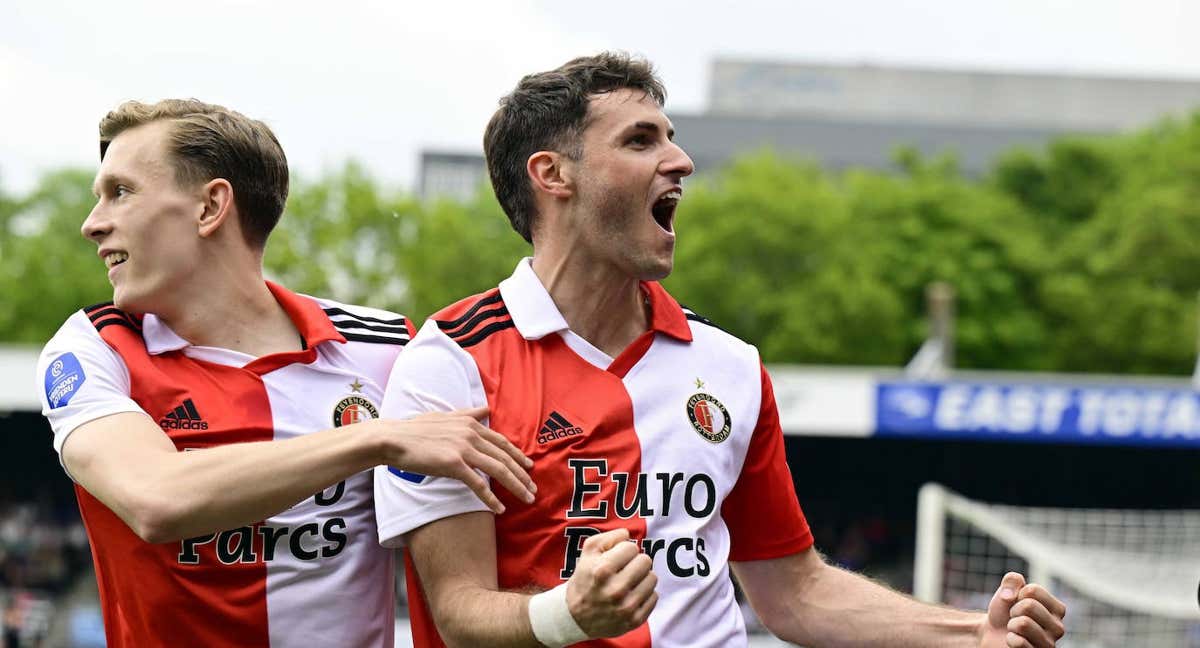 Giménez celebra uno de sus dos goles ante el Excelsior. /EFE
