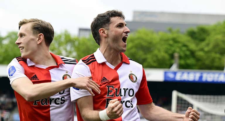 Giménez celebra uno de sus dos goles ante el Excelsior.