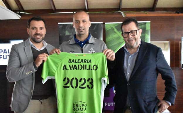 El director general José Tirado, el entrenador Antonio Vadillo y el difunto presidente Miquel Jaume.  PALMA FUTSAL