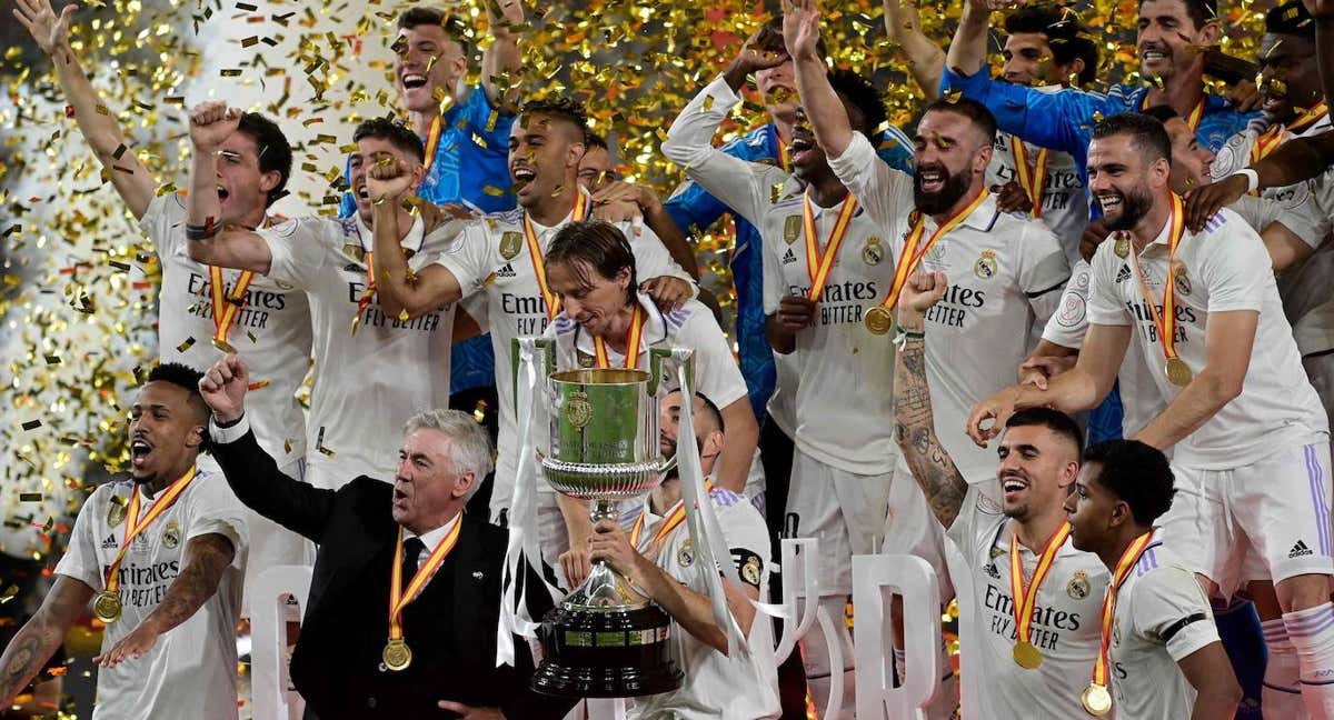 La plantilla del Real Madrid celebra la Copa del Rey .