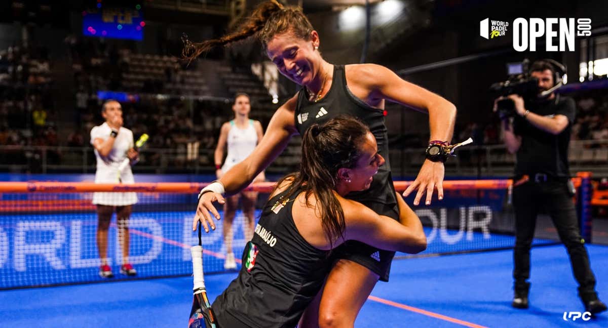 Marta Ortega y Sofía Araujo celebran la victoria en Alicante./WPT