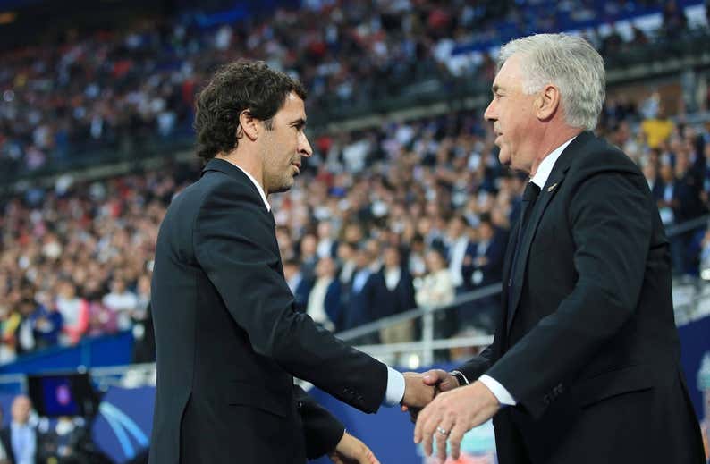 El 'presidente' Raúl ratifica a Ancelotti con dos mensajes