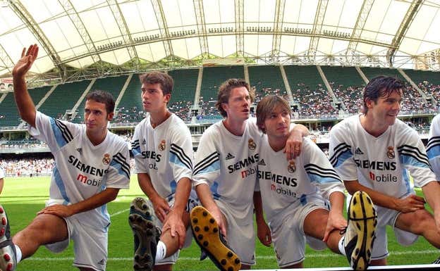 De izquierda a derecha: Raúl, Pavón, McManaman, Celades y Solari, en el año 2003, en Hong Kong.  EFE