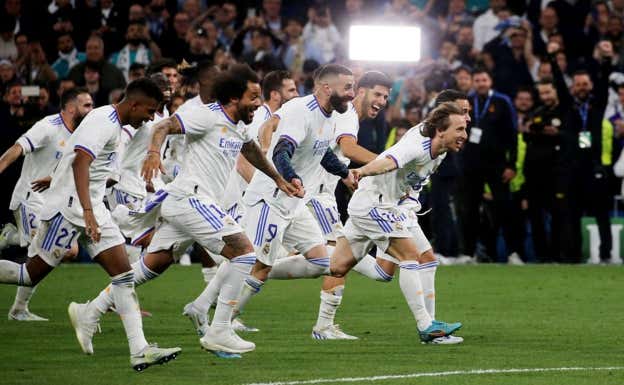 Los jugadores del Real Madrid celebraron el año pasado el pase a la clasificación para la final de París.  ARCHIVO ABC