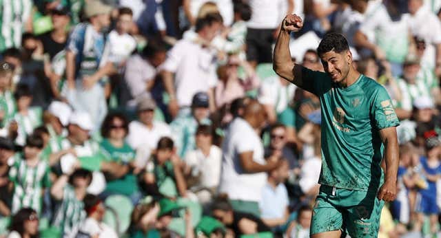 El Betis echa números para continuar con Ayoze