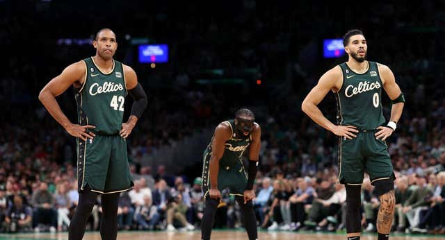 Los Celtics recupera errores del pasado y lo paga ante un Embiid en modo MVP