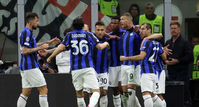 El Inter da el primer golpe en el derbi y se acerca a Estambul