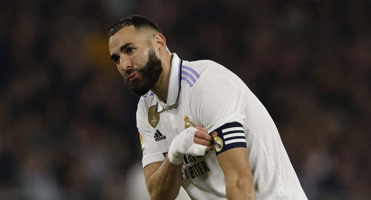 Benzema, en un partido con el Real Madrid./EFE