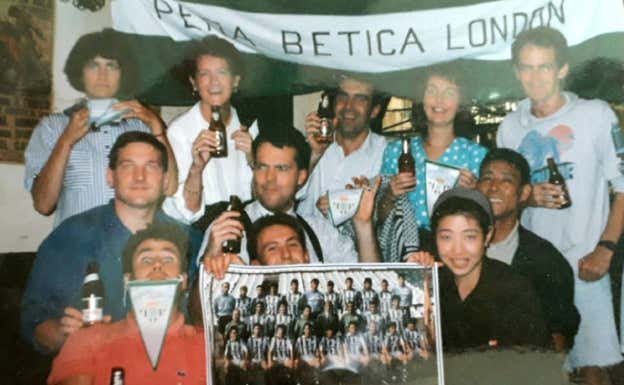 Imagen de principios de los '90 en el bar Sevilla Mía de Londres. D. G.