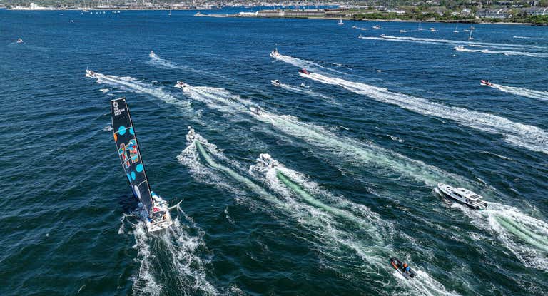 El 11th Hour Racing Team arriba a Newport.