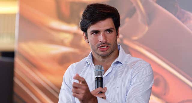 Carlos Sainz y Ferrari no descansan para intentar cambiar de rumbo: “La fábrica está completamente volcada”