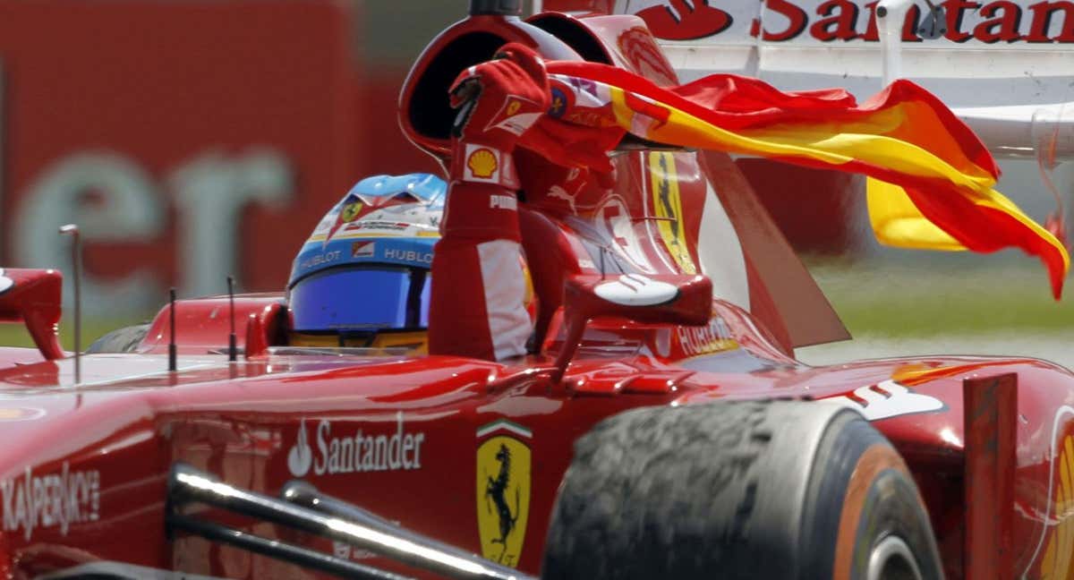 Fernando Alonso celebra su última victoria en F1 con Ferrari en el GP de España de 2013.