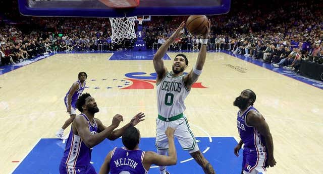 Tatum confirma que «los mejores jugadores son los que siguen tirando»