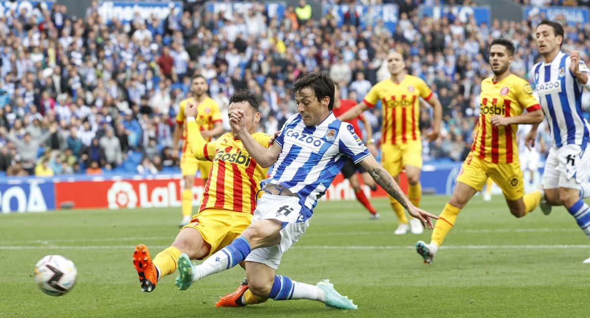 Silva remata para anotar el segundo gol realista ante el Girona./EFE