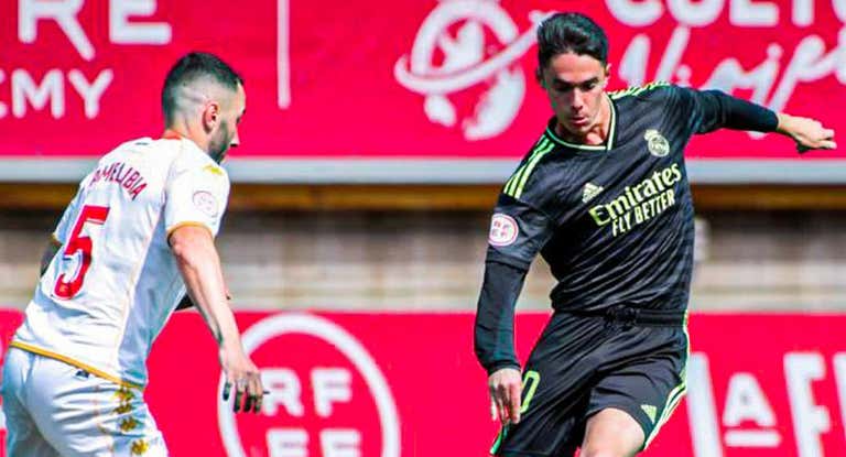 Arribas, en una acción en el partido ante la Cultural Leonesa.
