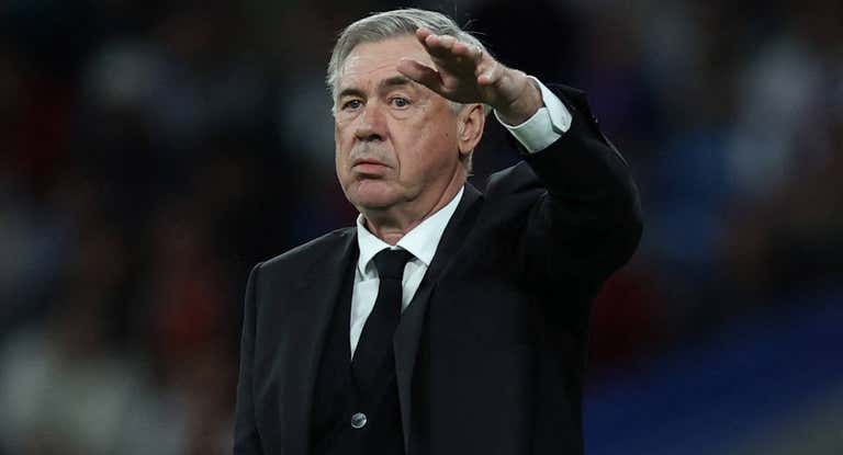 Ancelotti da instrucciones durante el partido ante el Getafe.