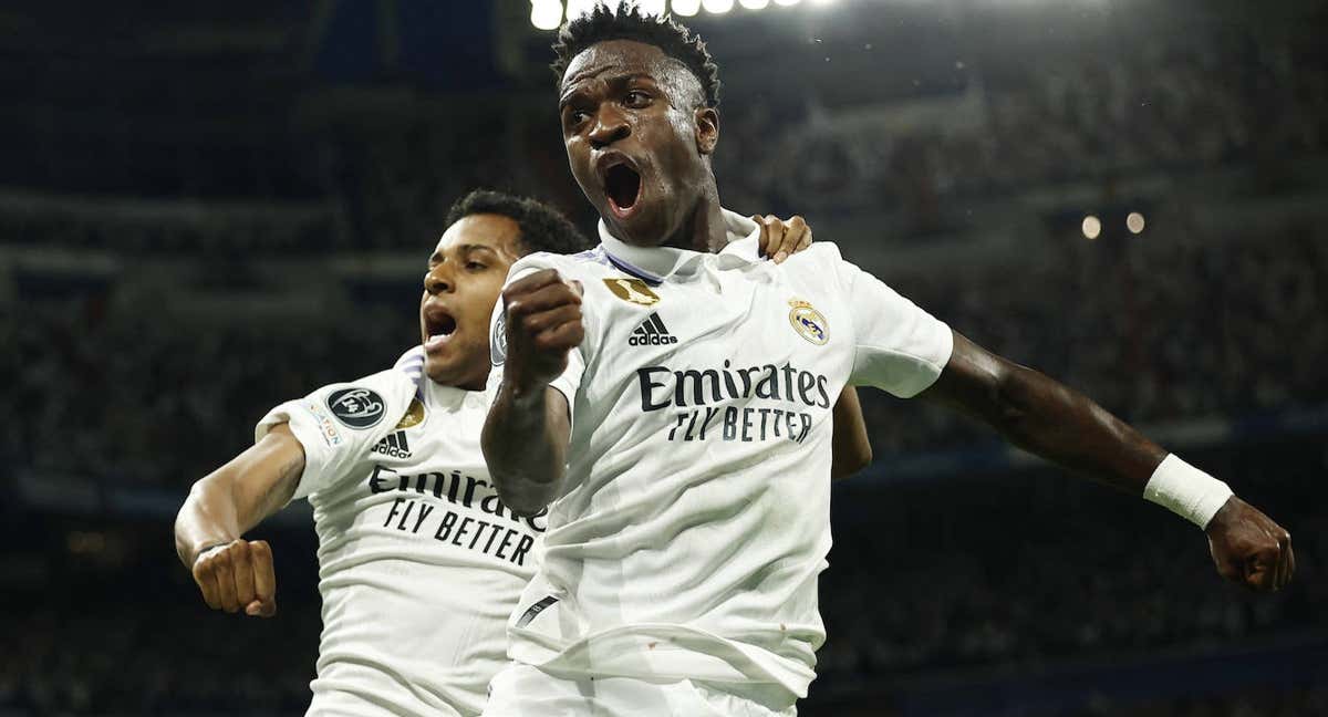 Vinicius y Rodrygo celebran el gol del primero en la ida de la semifinal. /REUTERS