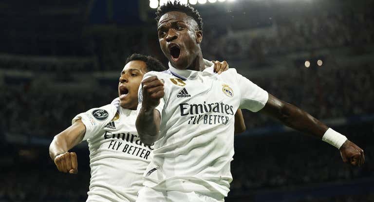 Vinicius y Rodrygo celebran el gol del primero en la ida de la semifinal.