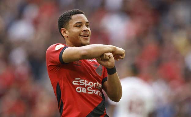 Vitor Roque celebra un gol. AFP