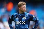De Bruyne, la amenaza del Real Madrid, juega con el ordenador y trabaja con un rapero americano