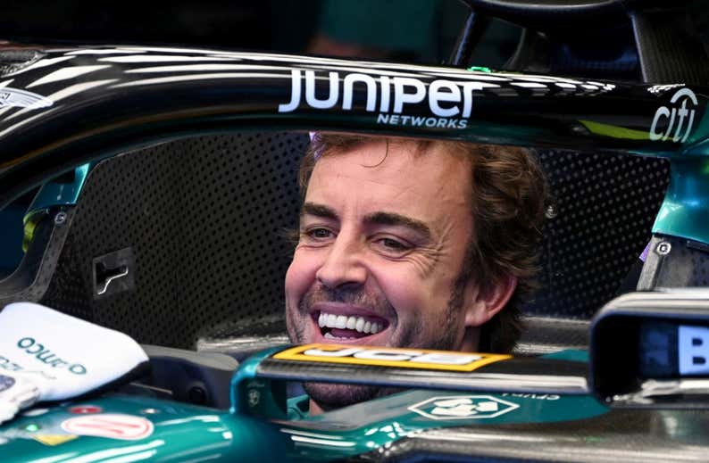 Fernando Alonso se pone en modo 2007 con Aston Martin