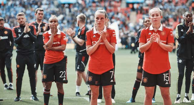 Una derrota que permite soñar al Manchester United con su primer título