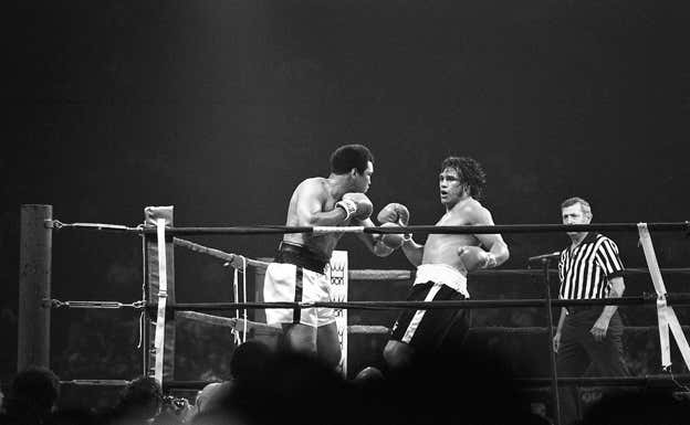 Muhammad Ali y Alfredo Evangelista, durante su combate. Getty Images