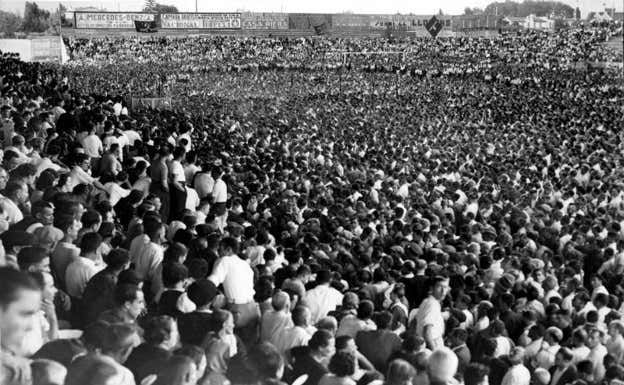 Un mitin antifascista en Mestalla en 1936.  Archivo.