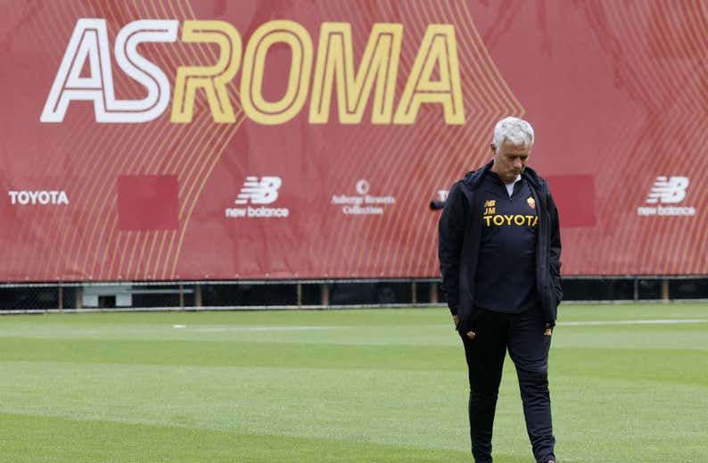 Mourinho: «Tiene más valor un equipo preparado para jugar 14 partidos de Europa League que uno que viene de Champions»