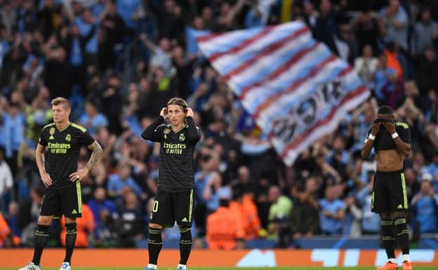 Kroos, Modric y Alaba no se creían lo que estaba pasando en el Etihad Stadium.  AFP