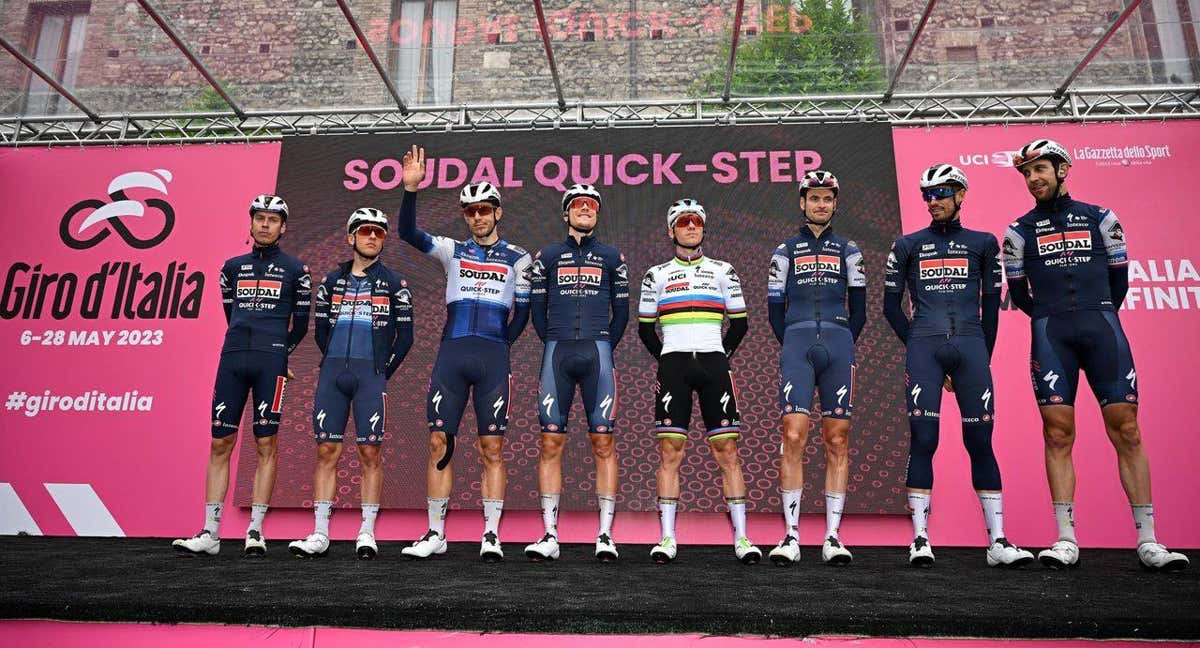 El equipo Soudal Quick-Step, en la presentación del Giro de Italia./EFE