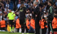 Un Madrid irreconocible: 25 pases en 23 minutos, Vinicius enfadado y corrillo tras el gol de Bernardo Silva