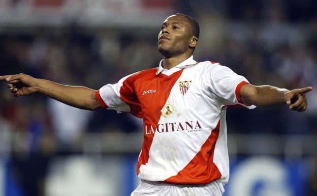 Julio Baptista celebrando un gol con el Sevilla  GETTY