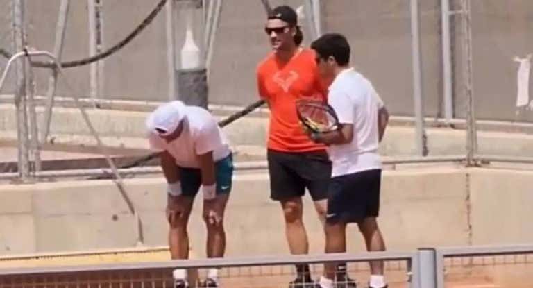 Rafael Nadal, exhausto durante uno de sus entrenamientos de las últimas semanas en Manacor.