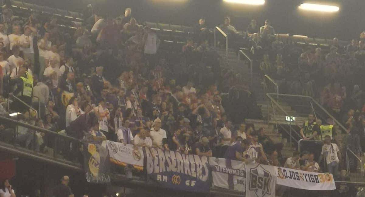 La afición del Real Madrid en el Zalgirio Arena./Relevo