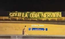 LaLiga y el Sevilla condenan la pancarta y el muñeco de Jordán colgado en un puente de la SE-30